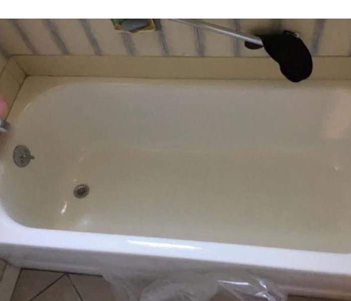 A cleaned bathtub after SERVPRO cleaned the tub safely